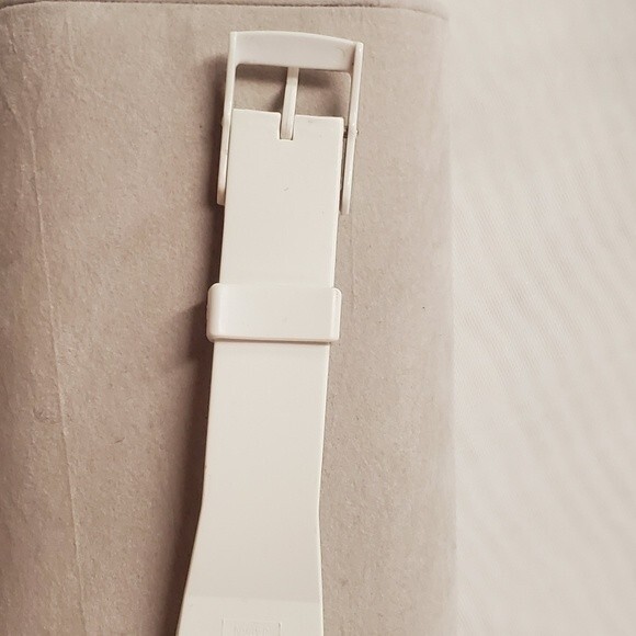 Sharp 1980's White Soft Plastic Merv Griffin Wheel of Fortune Quartz Watch - Picture 7 of 12